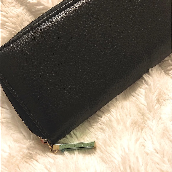 Tory Burch REVA Wallet LIKE NEW - Picture 2 of 4